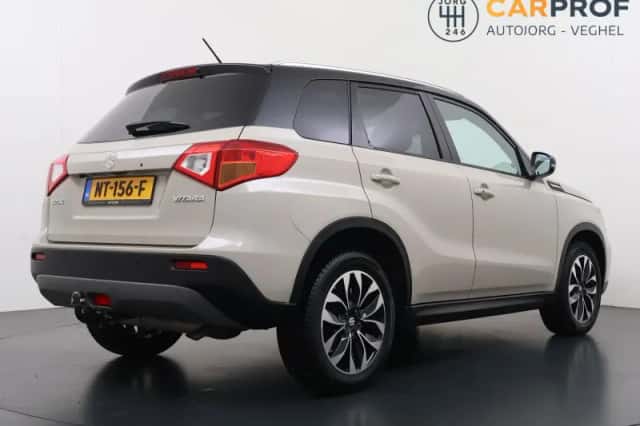 Suzuki Vitara (2017) thumbnail 3