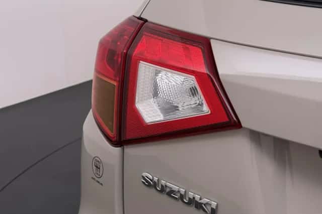 Suzuki Vitara (2017) thumbnail 5