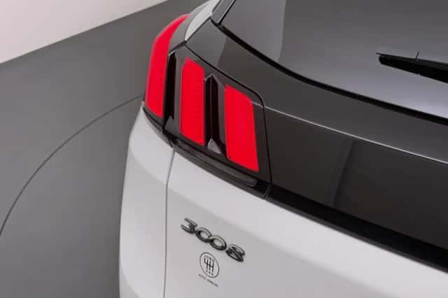 Peugeot 3008 (2019) thumbnail 5
