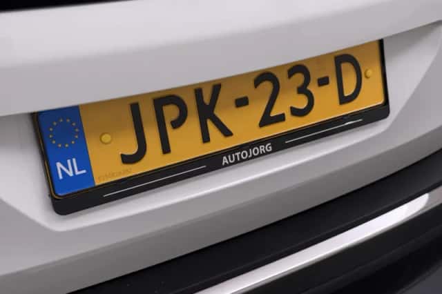 Peugeot 3008 (2019) thumbnail 6
