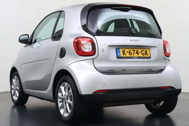Smart Fortwo (2018) thumbnail 2