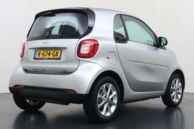 Smart Fortwo (2018) thumbnail 3