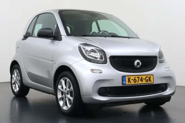 Smart Fortwo (2018) thumbnail 4