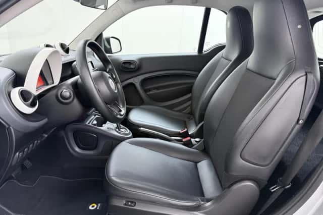 Smart Fortwo (2018) thumbnail 5