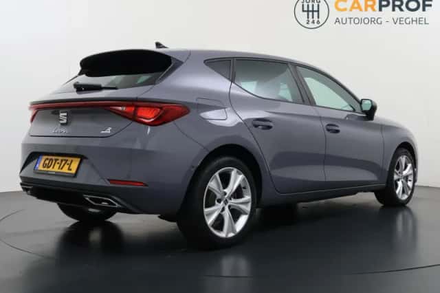 SEAT Leon (2024) thumbnail 3