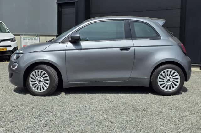 Fiat 500 (2022) thumbnail 3