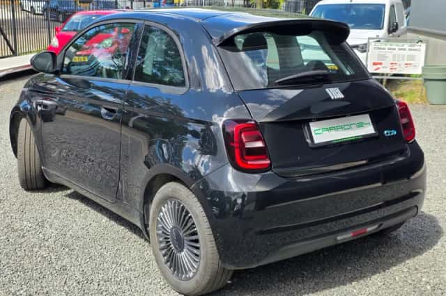 Fiat 500 (2022) thumbnail 2
