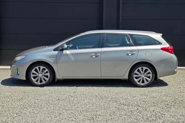 Toyota Auris (2013) thumbnail 3
