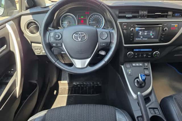 Toyota Auris (2013) thumbnail 4