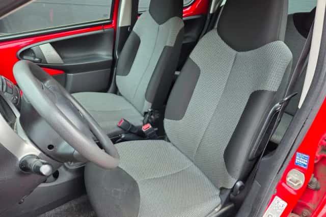Toyota Aygo (2012) thumbnail 2