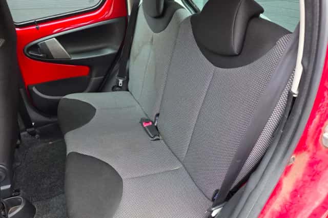 Toyota Aygo (2012) thumbnail 3