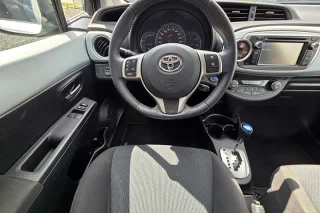 Toyota Yaris (2014) thumbnail 3