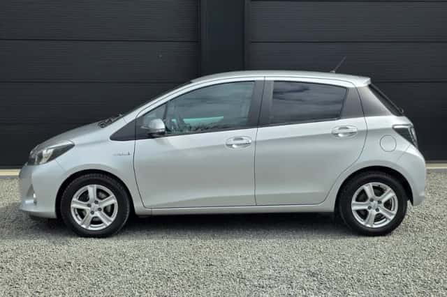 Toyota Yaris (2014) thumbnail 4