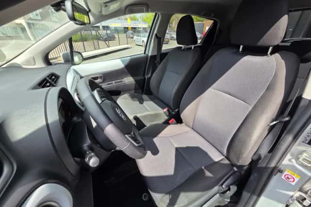 Toyota Yaris (2014) thumbnail 5