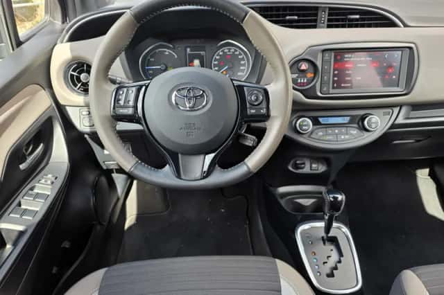 Toyota Yaris (2020) thumbnail 3