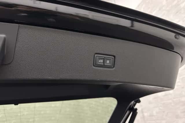 Audi Q8 (2023) thumbnail 2