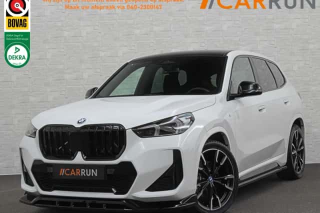 BMW iX1 (2023) thumbnail 2