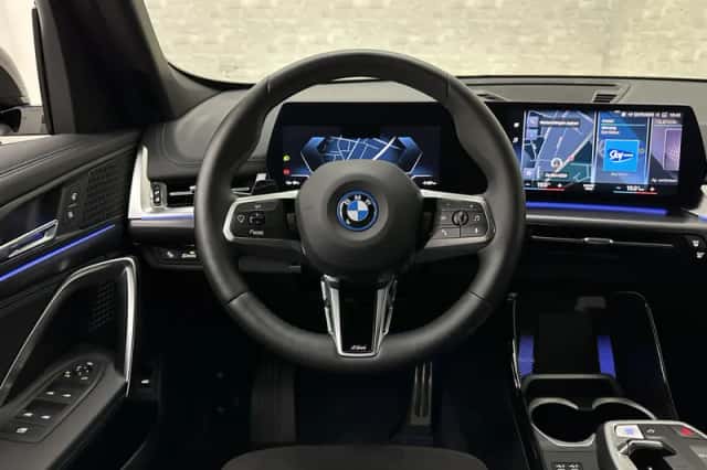 BMW iX1 (2023) thumbnail 5