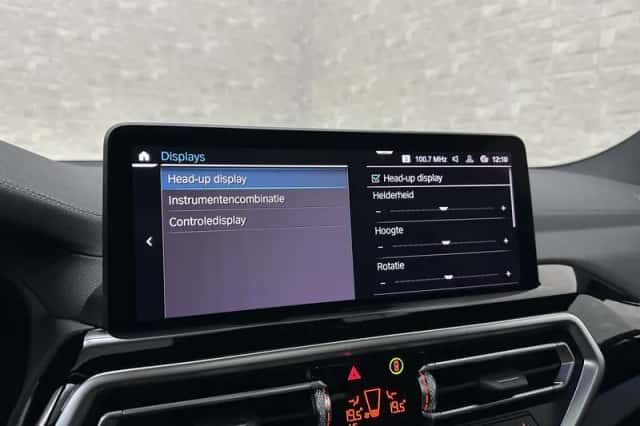 BMW iX3 (2023) thumbnail 2