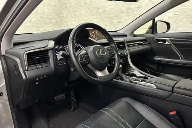 Lexus RX (2016) thumbnail 2