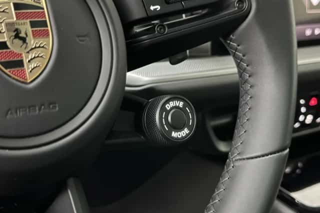 Porsche Cayenne (2025) thumbnail 3