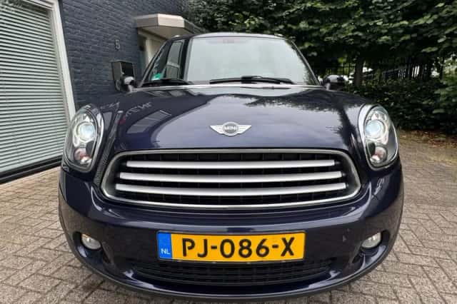 MINI Countryman (2013) thumbnail 2