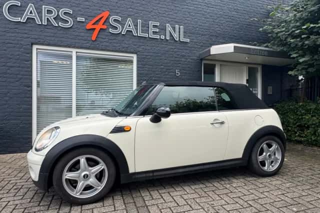 MINI Cabrio (2009) thumbnail 3