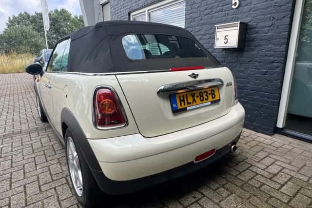 MINI Cabrio (2009) thumbnail 4