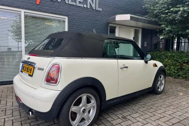 MINI Cabrio (2009) thumbnail 5