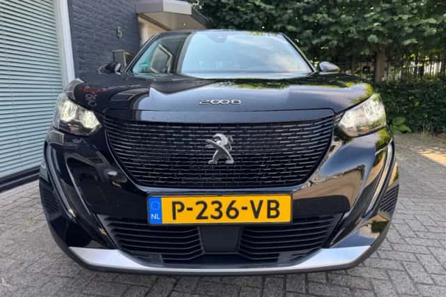Peugeot e-2008 (2022) thumbnail 2