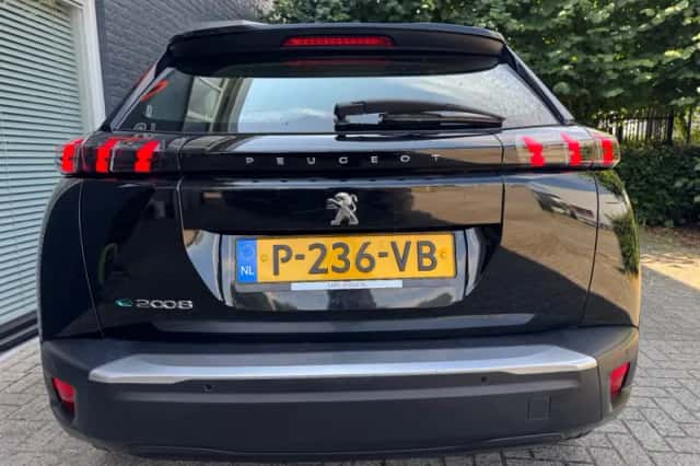 Peugeot e-2008 (2022) thumbnail 6