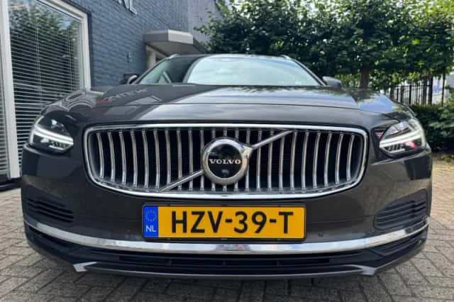 Volvo V90 (2021) thumbnail 2