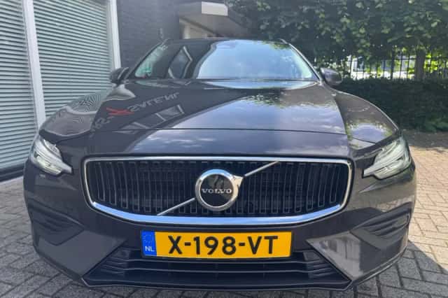 Volvo V60 (2024) thumbnail 2