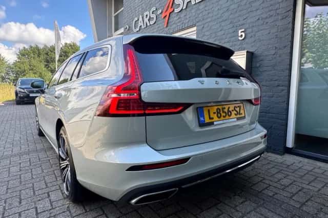 Volvo V60 (2021) thumbnail 3