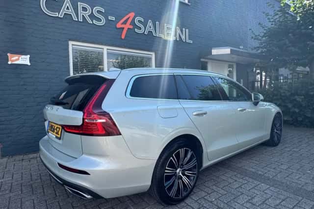 Volvo V60 (2021) thumbnail 4