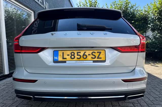 Volvo V60 (2021) thumbnail 5