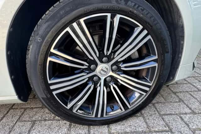 Volvo V60 (2021) thumbnail 6