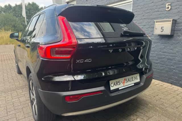 Volvo XC40 (2021) thumbnail 4