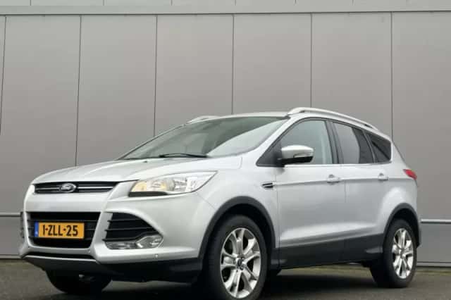Ford Kuga (2015) thumbnail 1