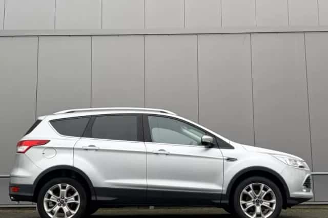Ford Kuga (2015) thumbnail 4