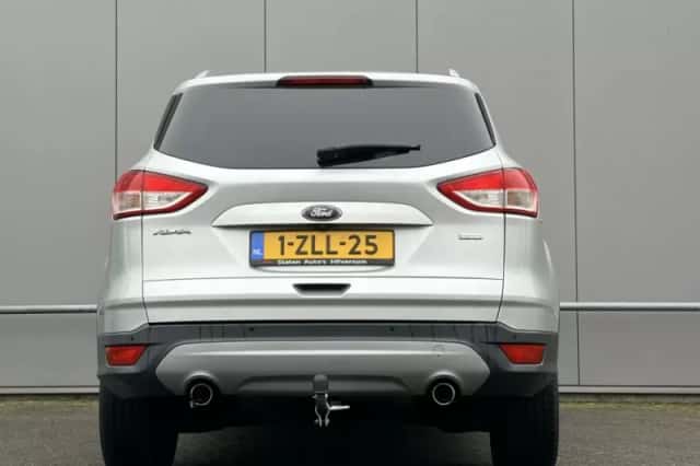 Ford Kuga (2015) thumbnail 6