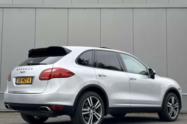 Porsche Cayenne (2011) thumbnail 5