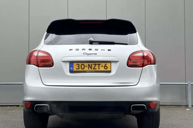 Porsche Cayenne (2011) thumbnail 6