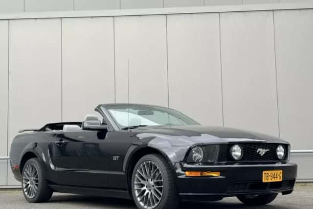 Ford Mustang (2008) thumbnail 3