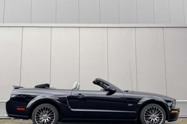 Ford Mustang (2008) thumbnail 4