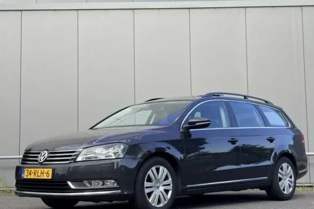 Volkswagen Passat (2011) thumbnail 1