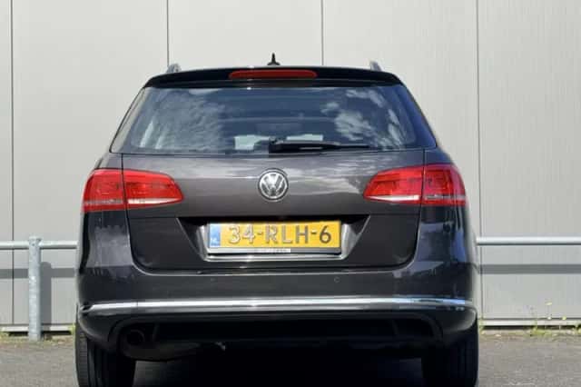 Volkswagen Passat (2011) thumbnail 6