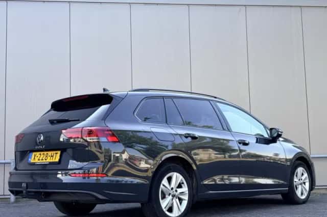 Volkswagen Golf (2023) thumbnail 5
