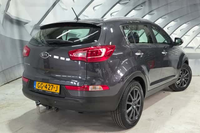 Kia Sportage (2011) thumbnail 2