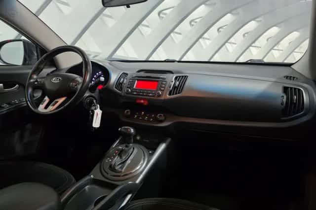 Kia Sportage (2011) thumbnail 3